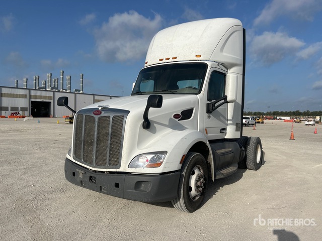 2018 Peterbilt 579 4x2 S/A Day Cab Truck Tractor