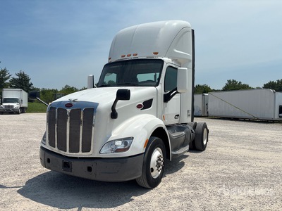 2018 Peterbilt 579 4x2 Day Cab Truck Tractor