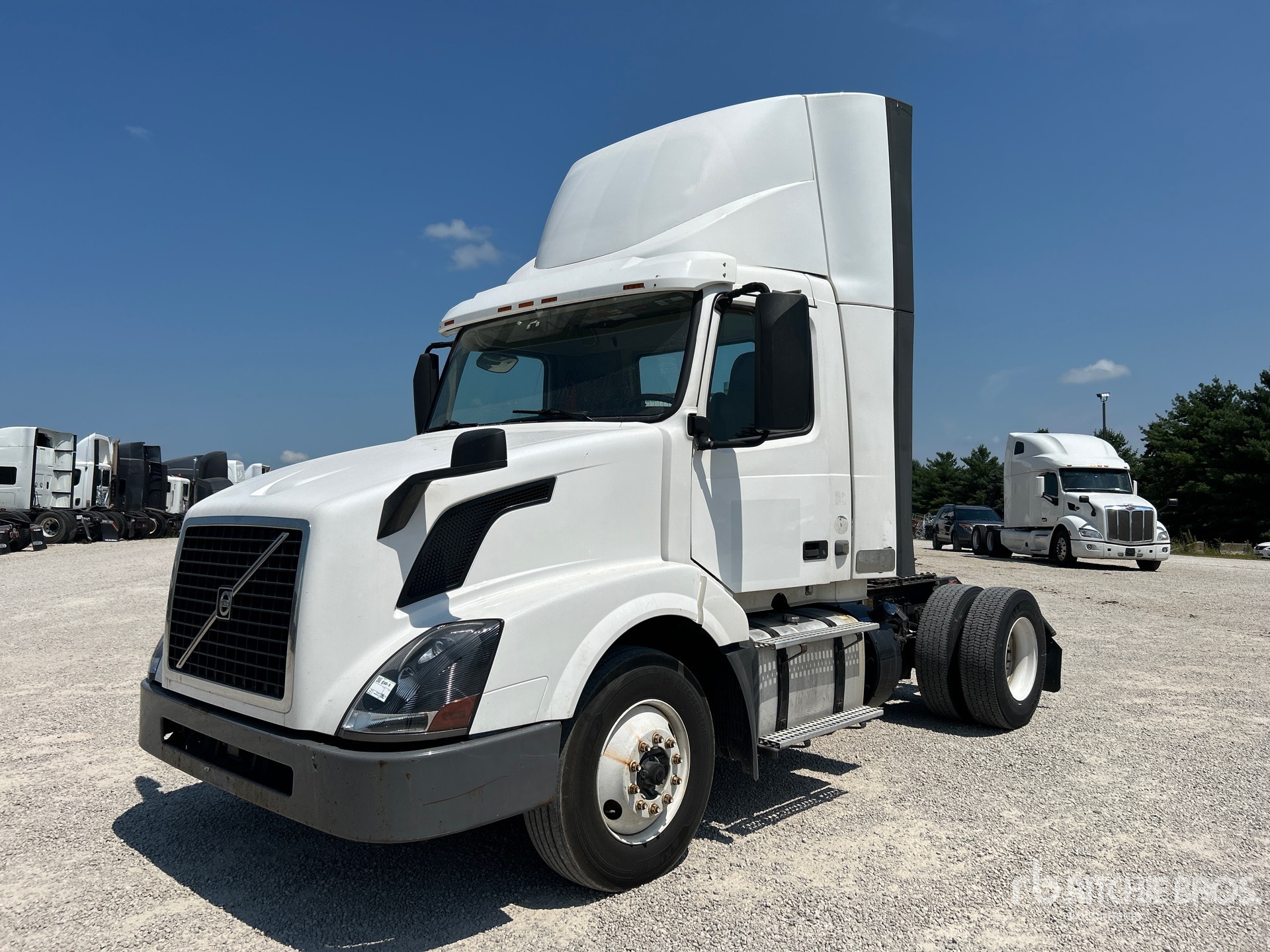 2016 Volvo VNL 4x2 S/A Day Cab Truck Tractor