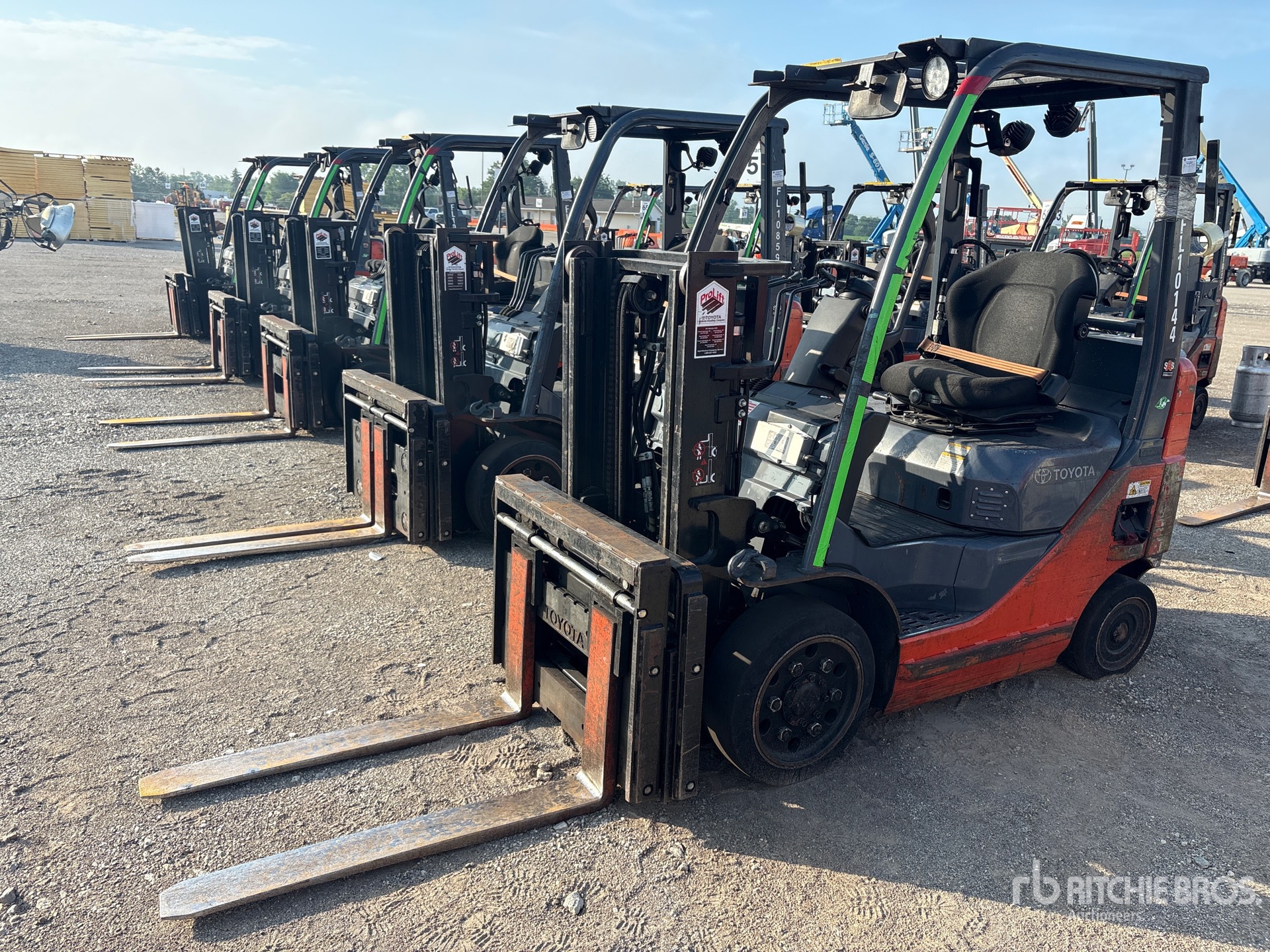 2015 Toyota 8FGCU20 1250 lb Pneumatic Tire Forklift