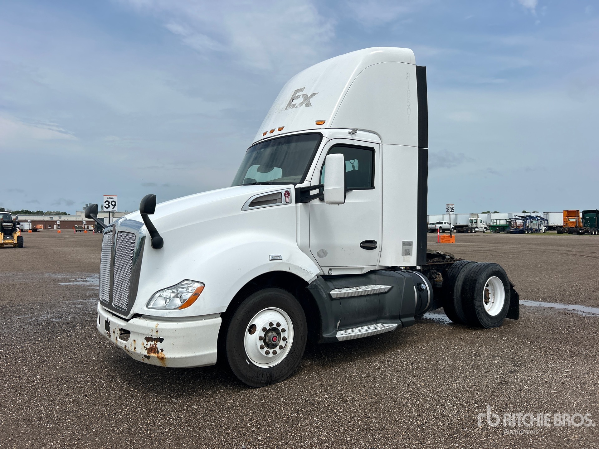 2016 Kenworth T680 4x2 S/A Day Cab Truck Tractor