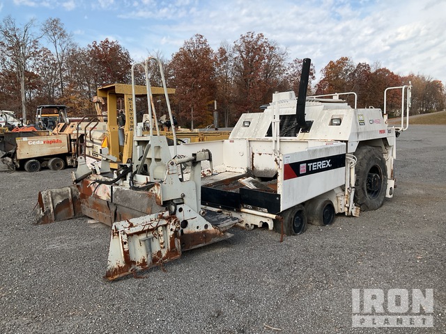 2004 Cedarapids CR-452 Wheel Asphalt Paver