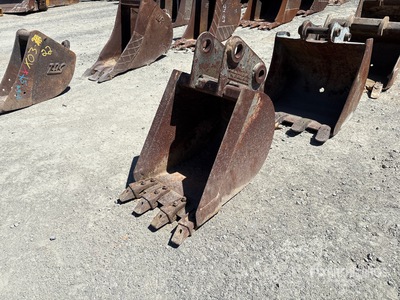 18 in Digging Excavator Bucket