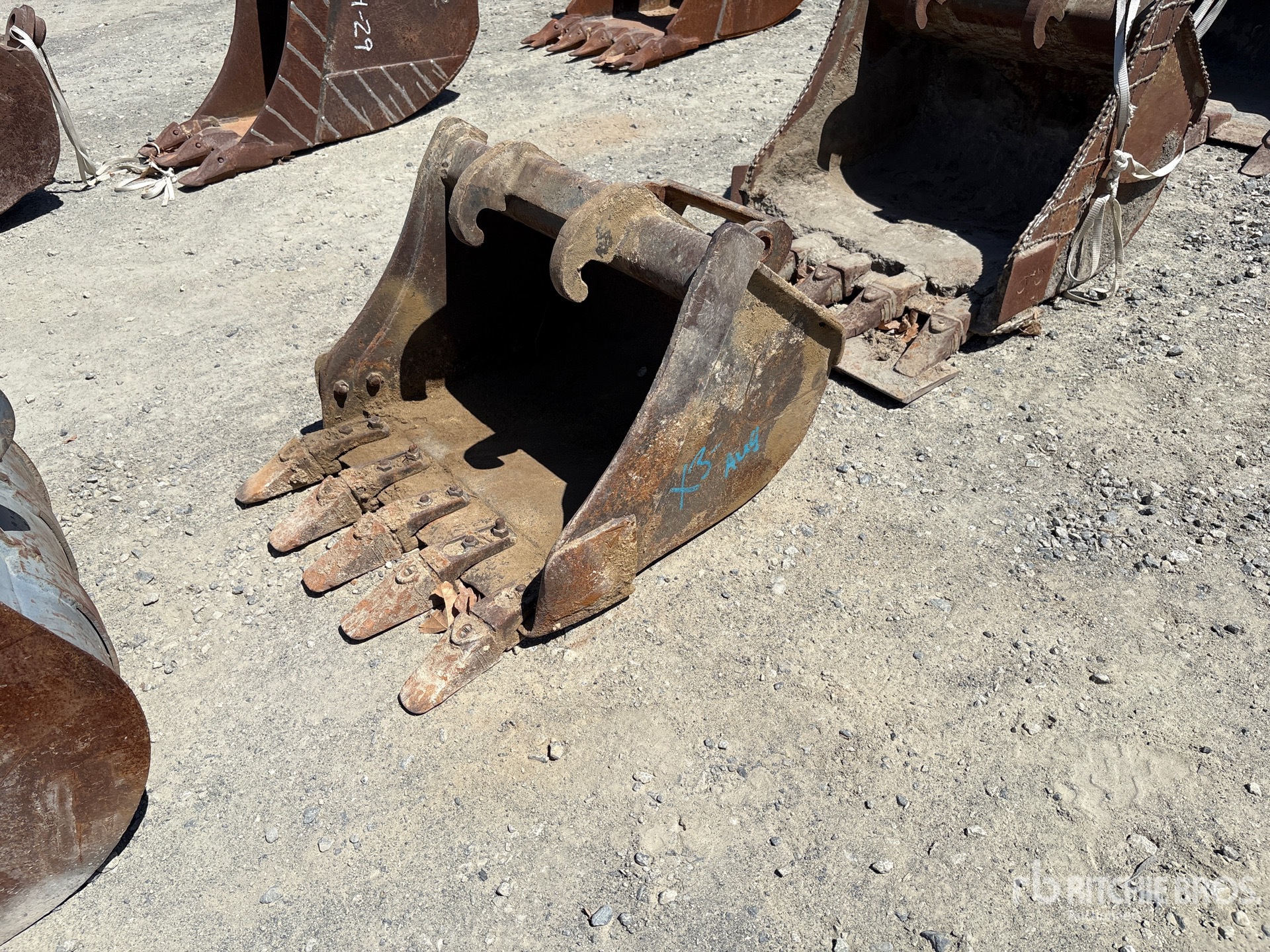 24 in Digging Excavator Bucket