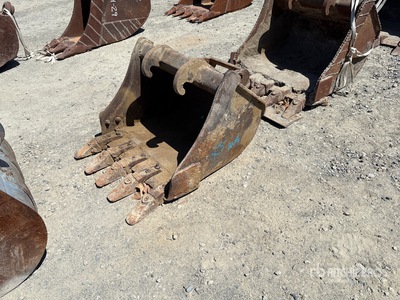 24 in Digging Excavator Bucket