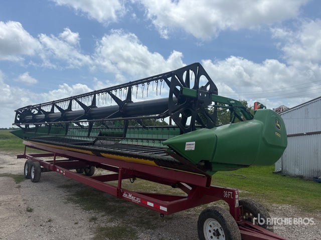 2014 John Deere 630D 30 ft Draper Combine Header