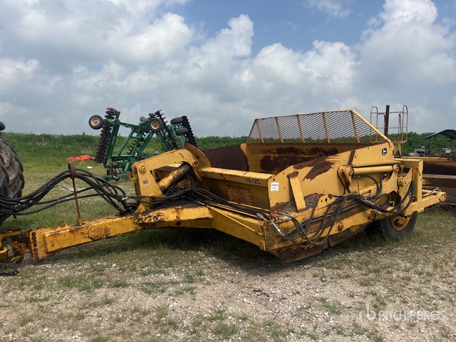 John Deere/Cameco 1812-C 4 Tire Hydraulic Pull Scraper