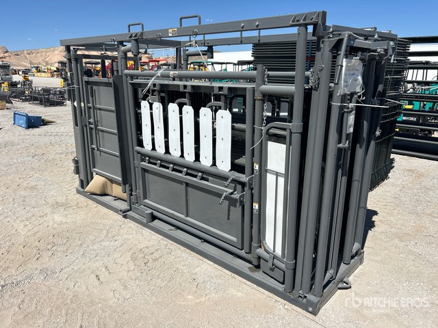 2026 RanchMaster LLG300 12 ft 6 in Squeeze Chute (Unused)
