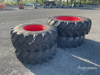 Quantity of (2) Michelin 18.4 R38 + (2) Michelin 16.9 R24 إطارات المعدات