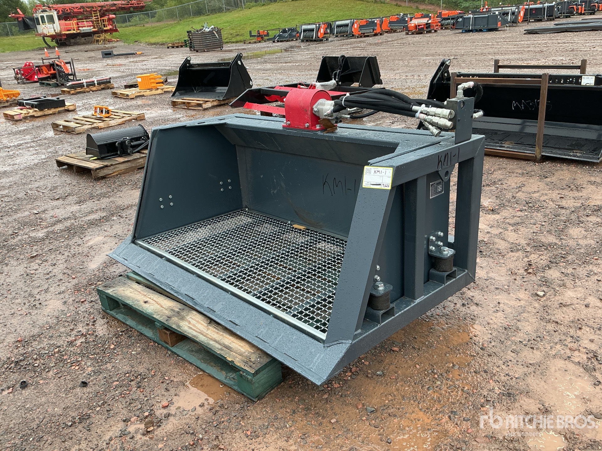 2026 Handy HVSB72 72 in Skid Steer Screening Bucket (Unused)