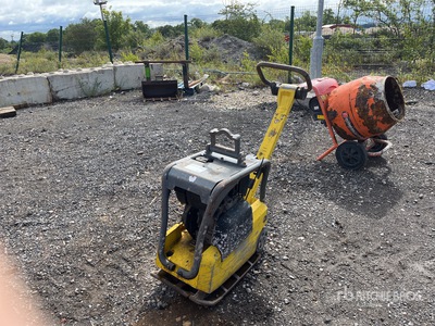 2020 Wacker Neuson Plancha compactadora