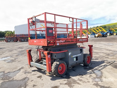 2017 Skyjack SJ6832 RT 4x4 Diesel منصة رفع متحركة