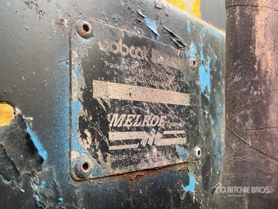 Bobcat 443 شاحنة جرافة