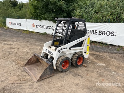 Bobcat 443 شاحنة جرافة