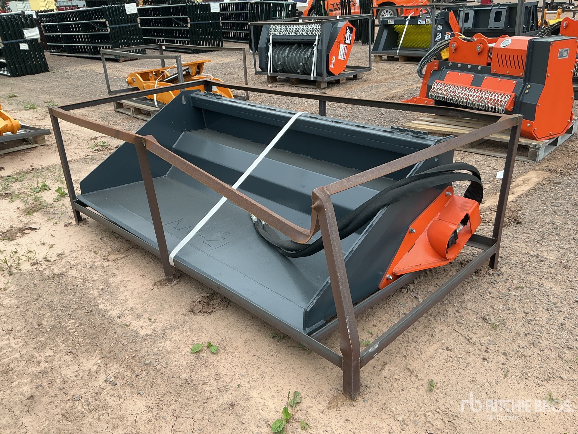 2026 Handy HNHB72 72 in Skid Steer Bucket (Unused)
