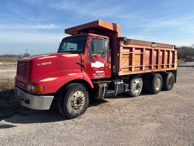 2002 International 7600 8x4 Tri/A Dump Truck 2002 International 7600 8x4 Tri/A Dump Truck