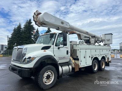 2013 Altec AM55E 56 ft on 2013 International 7400 6x4 Camión con Canastilla