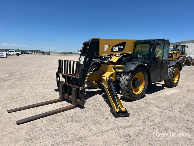 2015 Cat TL943C Telehandler