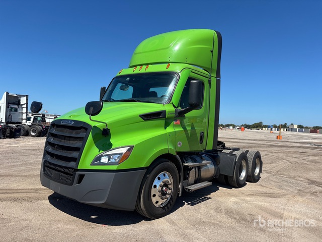 2021 Freightliner Cascadia 116 6x4 T/A Day Cab Truck Tractor