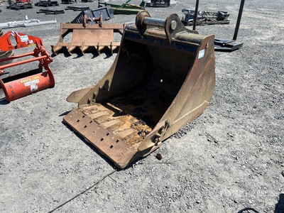 43 in Cleanup Excavator Bucket - Fits Cat 320