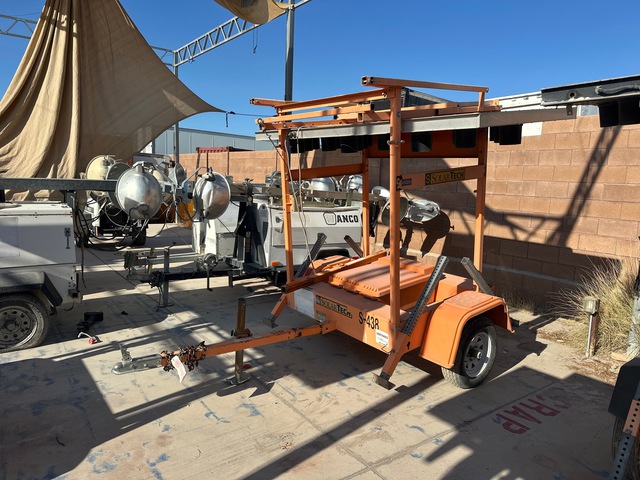 2005 Solar Tech Silent Sentinel Solar Arrow Board (Inoperable)