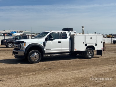 Ford F-450 XLT 4x4 Extended Cab Service Truck