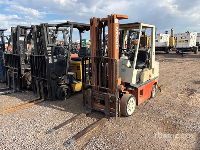 Nissan KCPH02A25PV 4400 lb Cushion Tire Montacargas