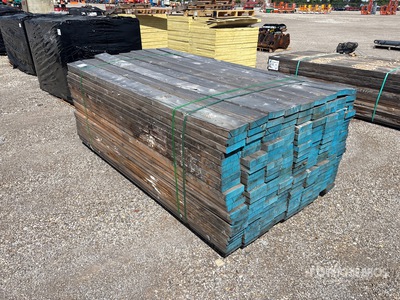 Quantity of (189) 2 ft x 6 ft x 92 5/8 in Stud SPF Tablas de madera
