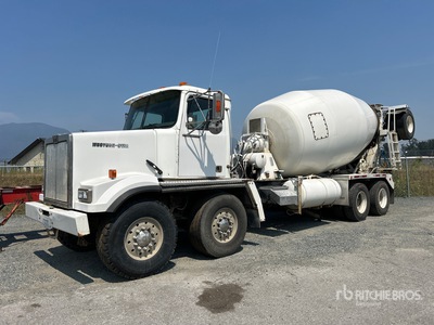 2004 Western Star 4900 FA 8x4 Twin-Steer Mixer Truck