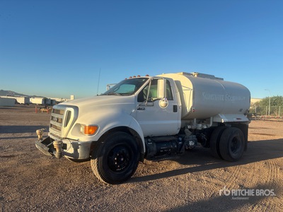 2013 Ford F-750 XL 2000 gal 4x2 Wassertank-Lkw