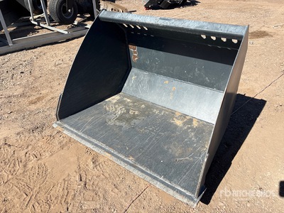 Avant 32 in General Purpose Wheel Loader Bucket