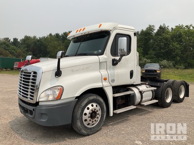 2015 Freightliner Cascadia 6x4 T/A Day Cab Truck Tractor