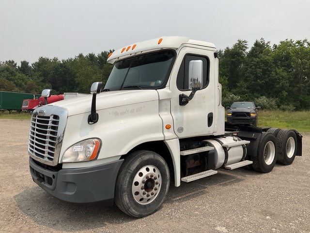 2015 Freightliner Cascadia 6x4 T/A Day Cab Truck Tractor