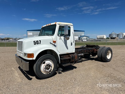 1999 International 4700 4x2 S/A Day Cab Truck Tractor