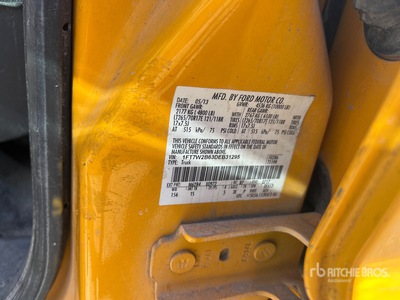 2013 Ford F-250 XL 4x4 Crew Cab Flatbed Truck