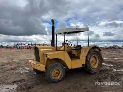 John Deere 760 Industrial Tractor