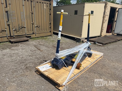 (2) Hein-Werner HW93660 Hydraulic Service Jacks