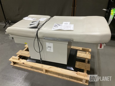 UMF 5080 C Examination Table