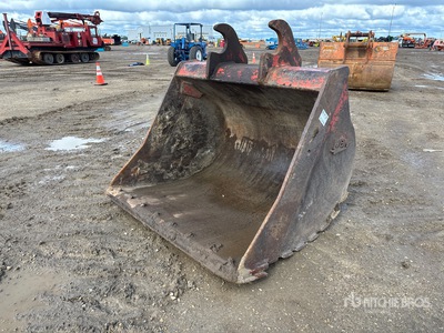 64 in Q/C Cleanup Excavator Bucket - Fits John Deere 270D