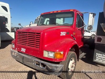 2002 International 4700 4x2 Cab & Chassis (Inoperable)