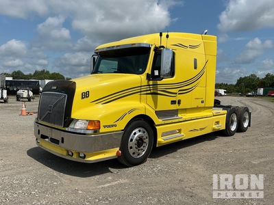 2000 Volvo VNL 6x4 تراكتور شاحنة كابينة النوم (ثنائية المحور)