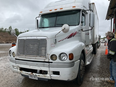 1999 Freightliner FLC120 6x4 Camion fourgon