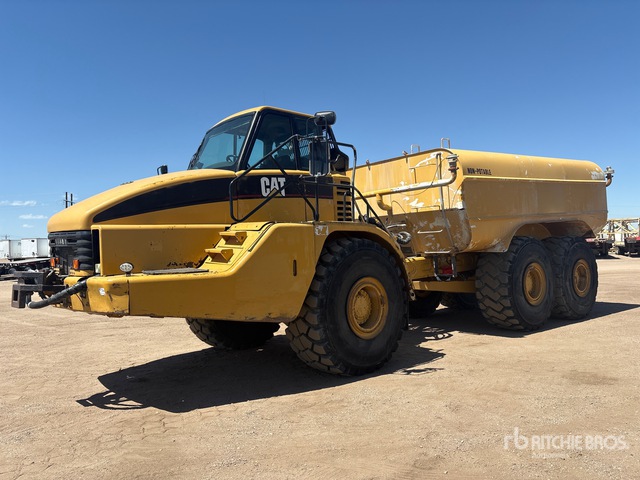 2004 Cat 740 6x6 Water Wagon