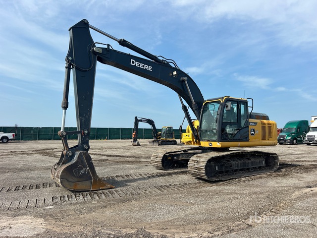 2022 John Deere 210GLC Tracked Excavator