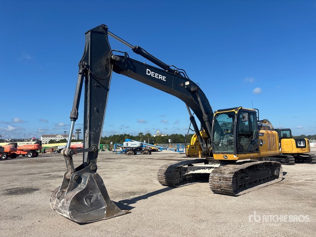 2022 John Deere 210G LC Tracked Excavator