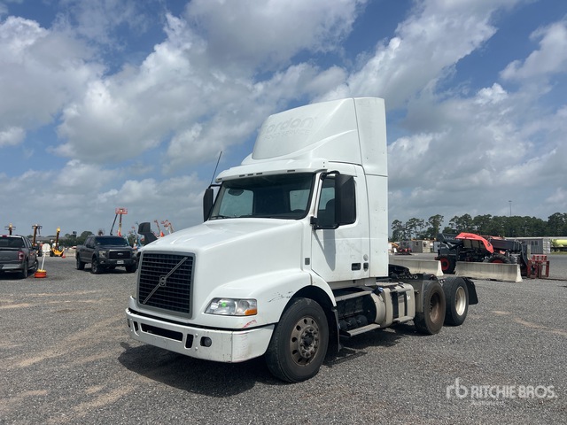 2017 Volvo VNM64T200 6x4 T/A Day Cab Truck Tractor