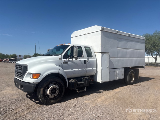 2001 Ford F-650 4x2 Extended Cab Chipper Truck