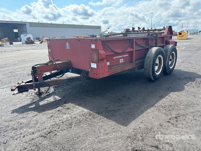 International T/A Manure Spreader