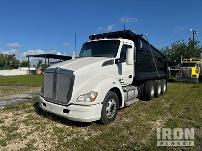 2016 Kenworth T680 6x4 Camion à benne basculante Tri/E