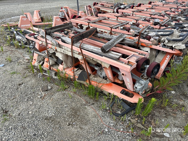 Quantity of (6) Doosan HPT28-2-06 5500 lb Pallet Jack